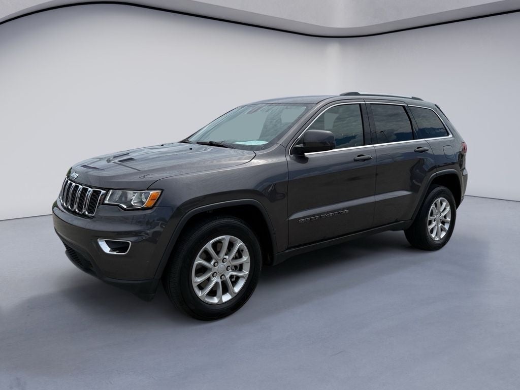 2021 Jeep Grand Cherokee Laredo E in Granite Crystal Metallic Clearcoat — front three-quarter view