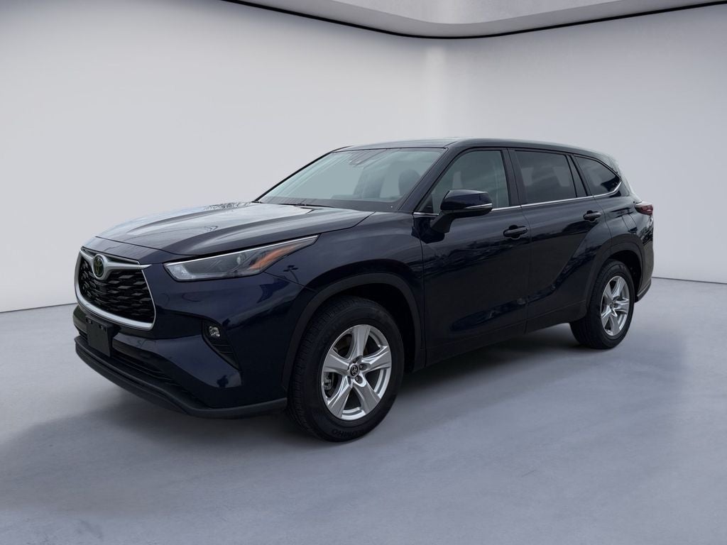 2025 Toyota Highlander LE in Blueprint — front three-quarter view